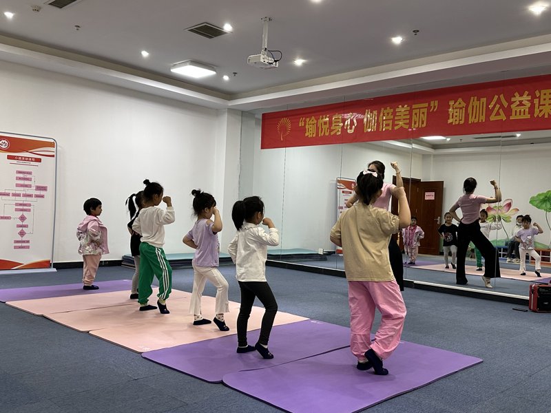 瑜伽,一种古老的身体与心灵练习方式,在现代快节奏生活中越来越受欢迎。那么,如何选择适合自己的瑜伽课程呢?